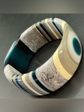 MULTI COLOR ACRYLIC SWIRLES LAYERED AND STRIPED BANGLE BRACELET SIZE 8 1/4 INCH